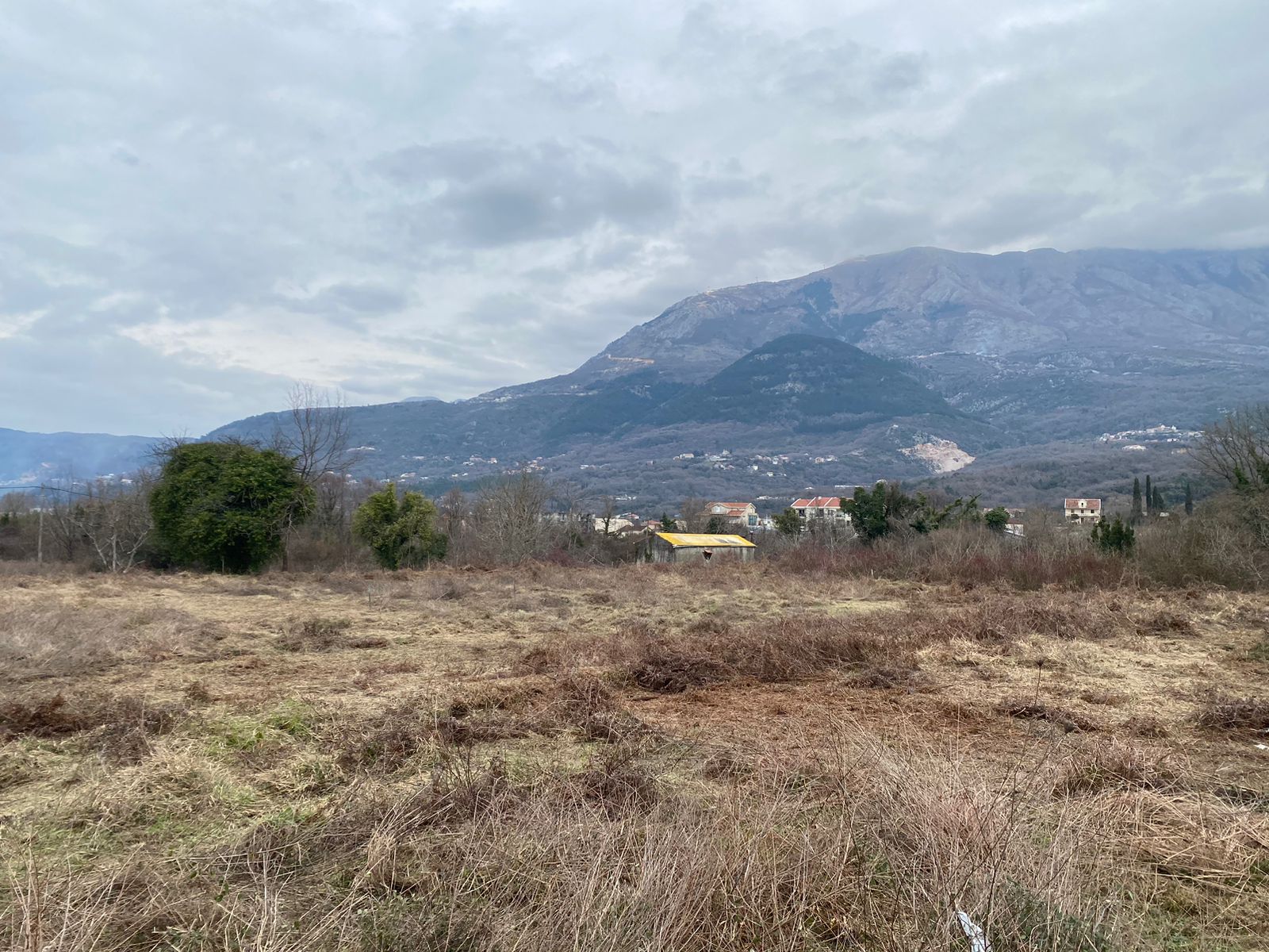 Land 570m²