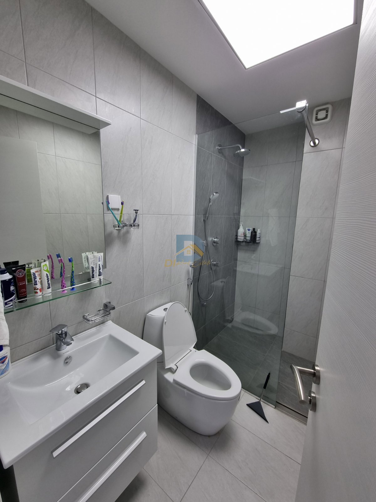 For Sale Three Bedroom Apartment - Resim 8