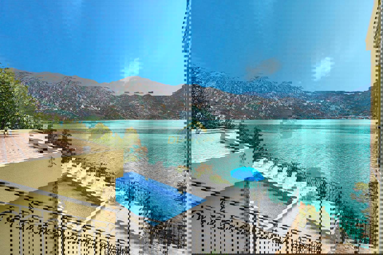 For Sale Three Bedroom Vila With Private Beach - Resim 10