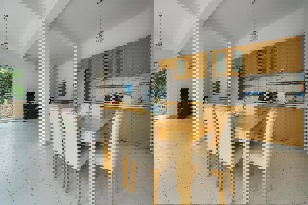 For Sale Three Bedroom Vila With Private Beach - Resim 13