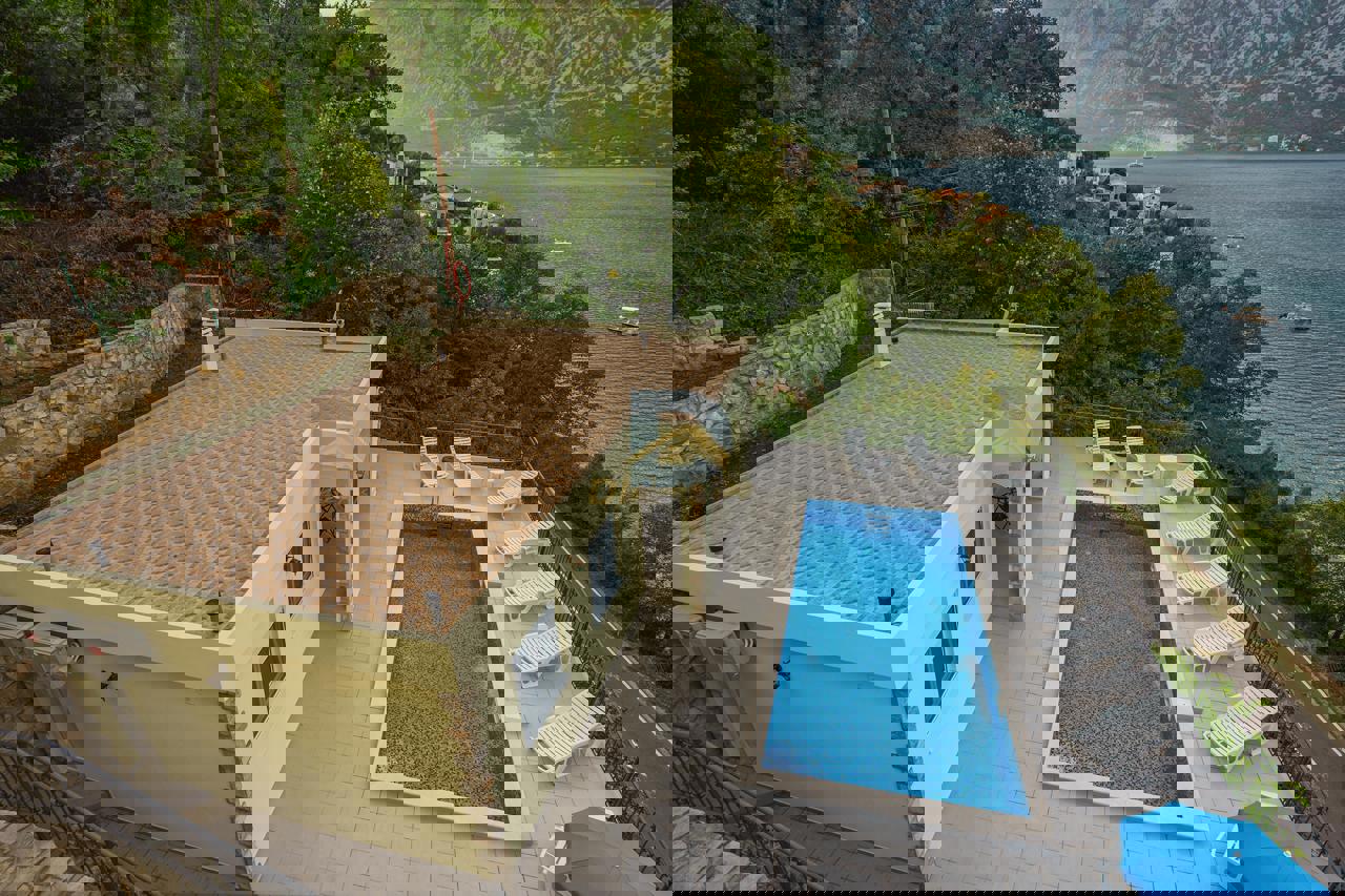 For Sale Three Bedroom Vila With Private Beach - Resim 16