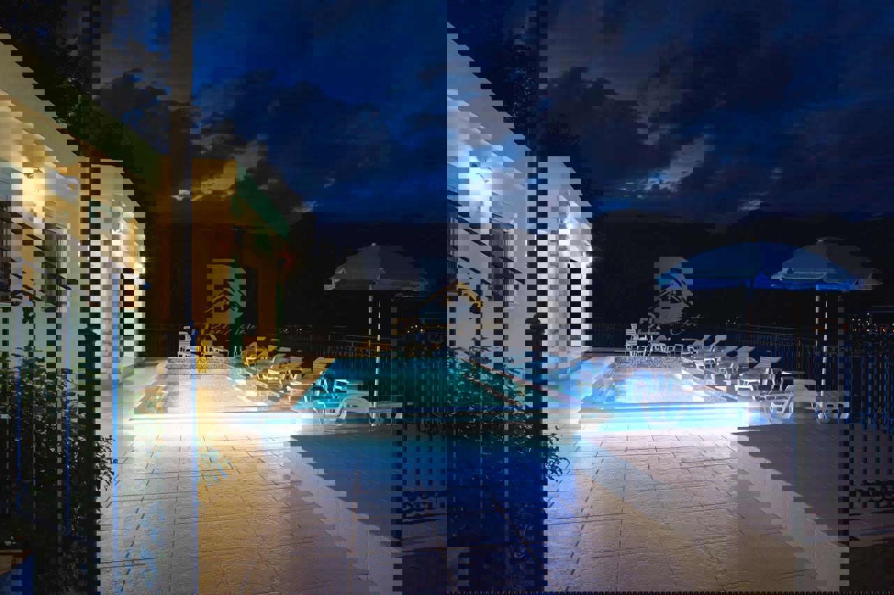 For Sale Three Bedroom Vila With Private Beach - Resim 20