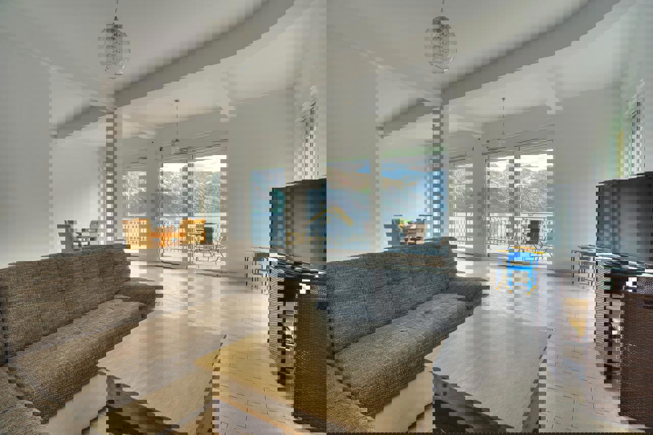 For Sale Three Bedroom Vila With Private Beach - Resim 21