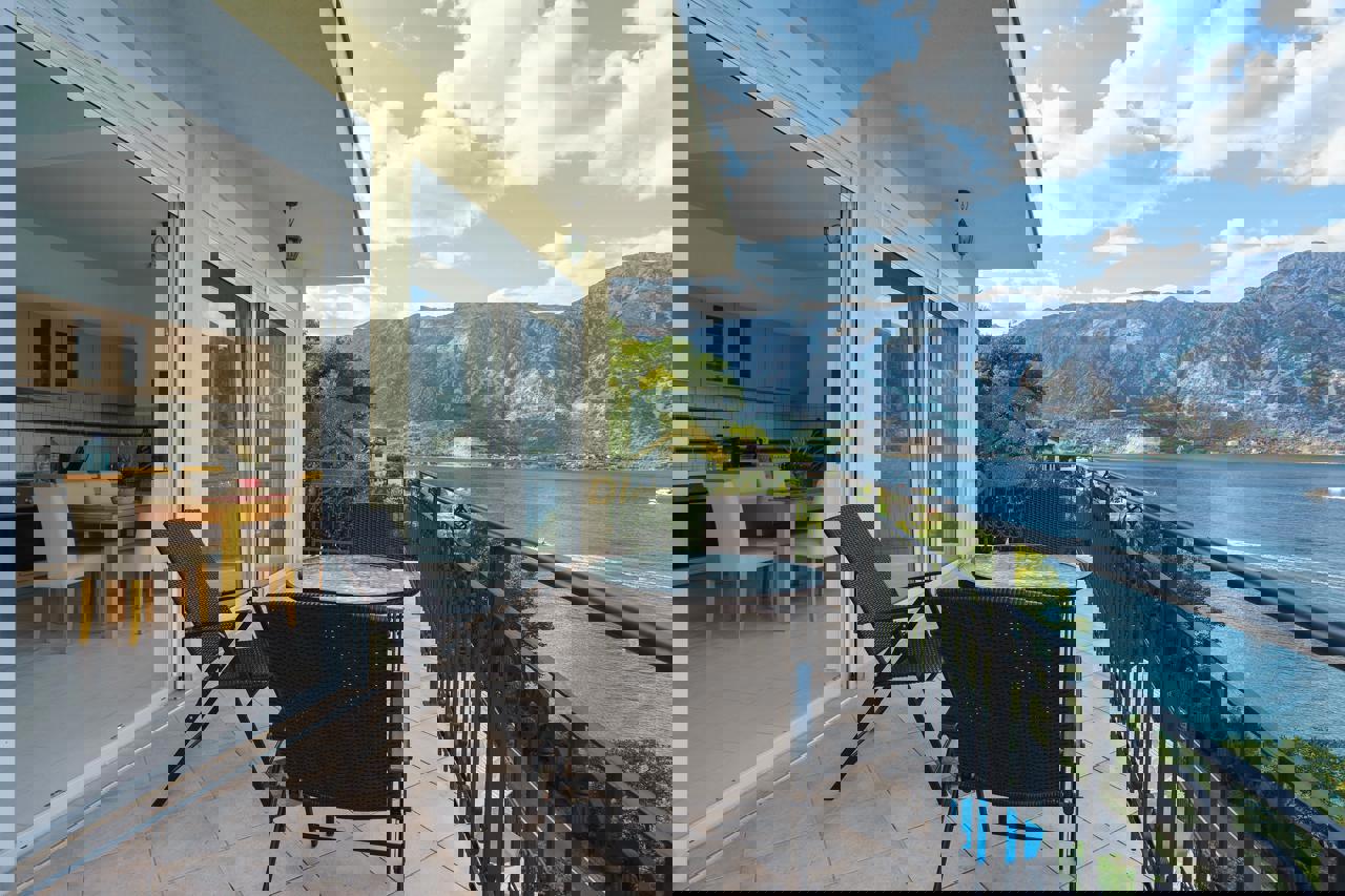 For Sale Three Bedroom Vila With Private Beach - Resim 23