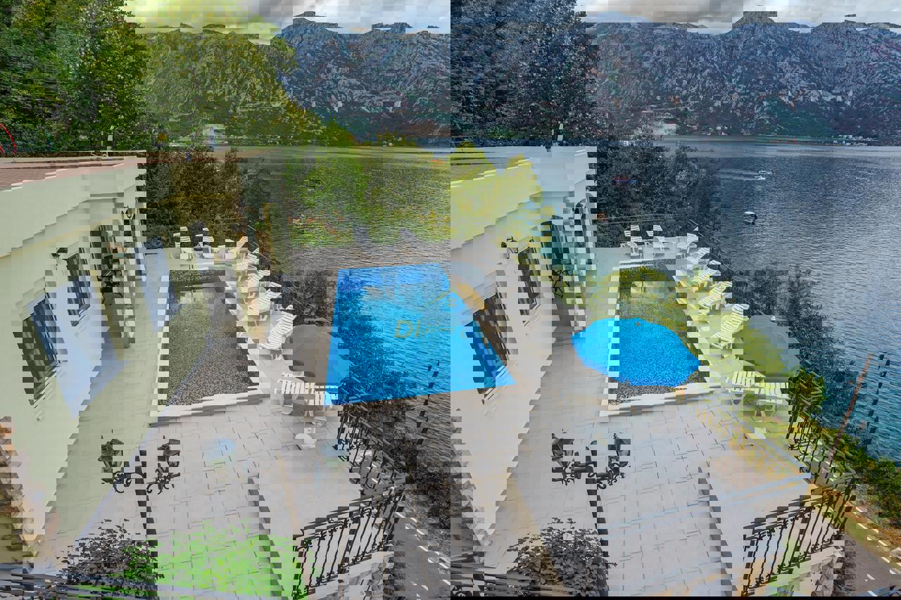 For Sale Three Bedroom Vila With Private Beach - Resim 27