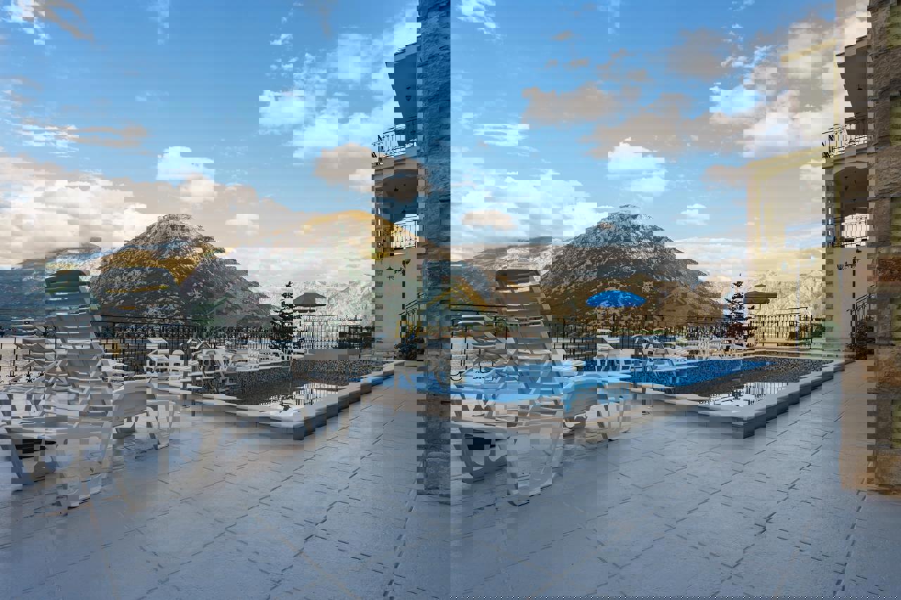 For Sale Three Bedroom Vila With Private Beach - Resim 8