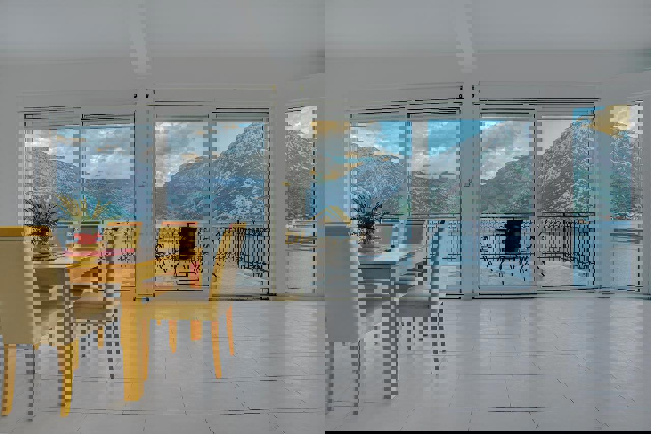 For Sale Three Bedroom Vila With Private Beach - Resim 9