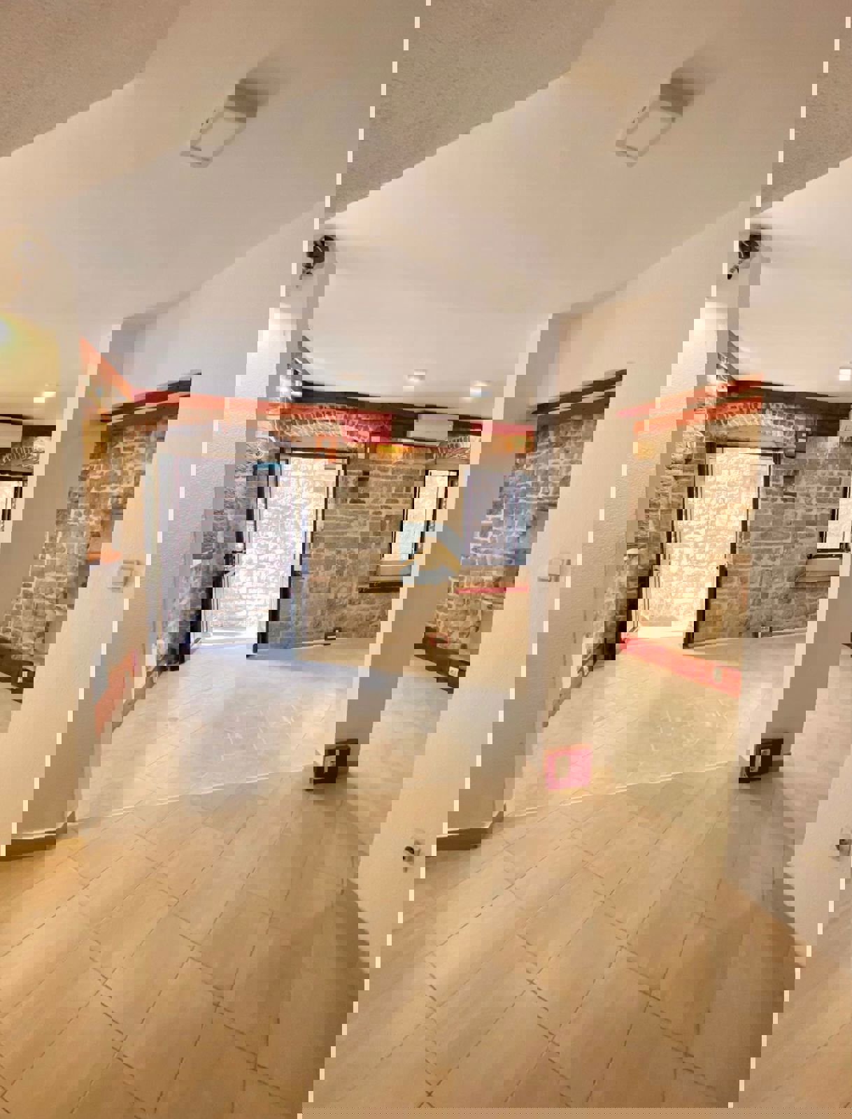 Commercial Space for Rent | Kotor Old Town - Resim 1