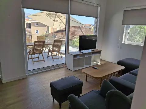 דירה עם שני חדרי שינה להשכרה | מרכז העיר, טיבאט