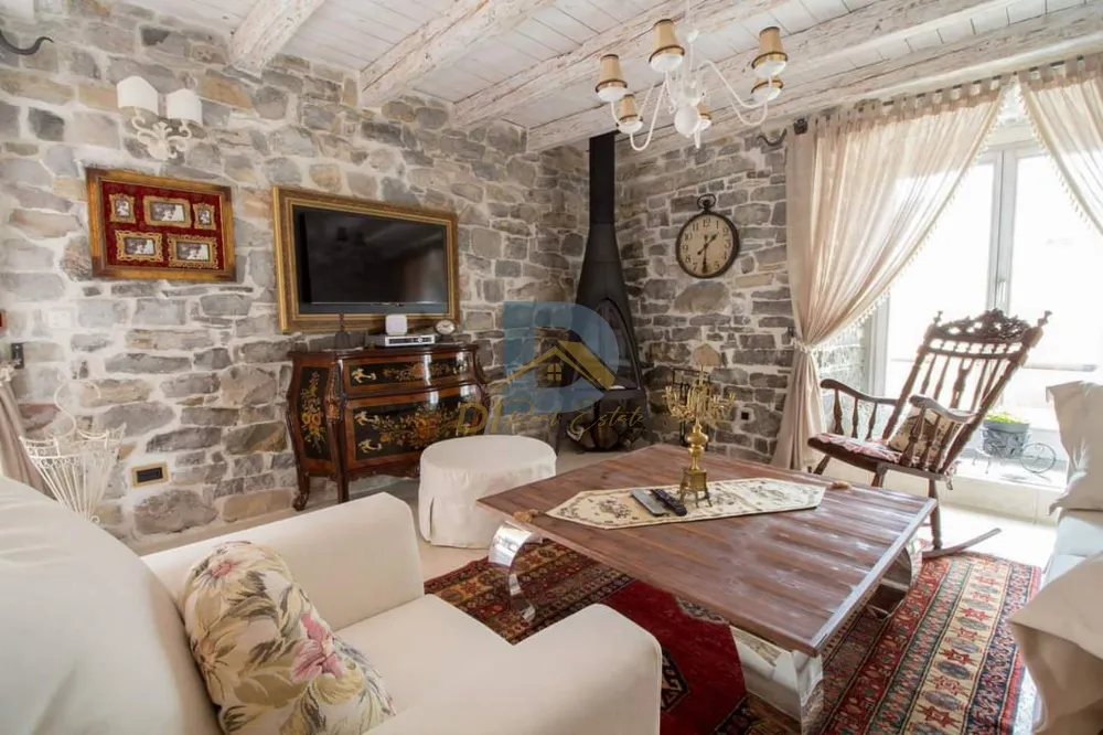 Villa à vendre | Opatovo, Tivat