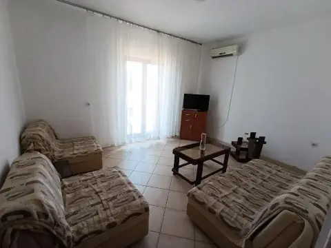 Stan sa dvije spavaće sobe za izdavanje | Radovići, Tivat