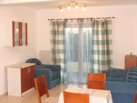 Stan sa jednom spavaćom sobom za izdavanje | Kalimanj, Tivat