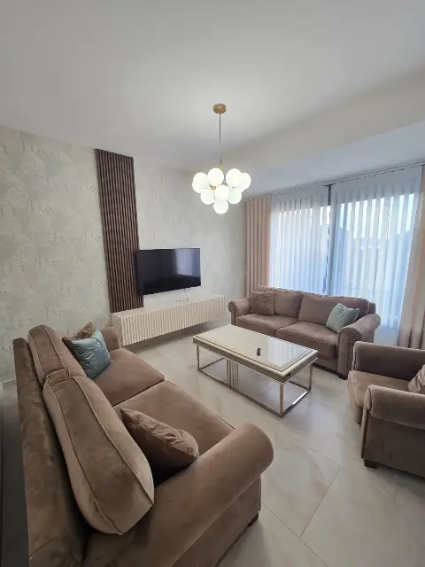 Stan sa dvije spavaće sobe za izdavanje | Pod Kuk, Tivat