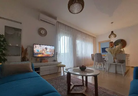 شقة بغرفة نوم واحدة للإيجار | دوبروتا, كوتور