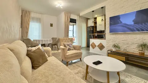Stan sa tri spavaće sobe za izdavanje | Kava, Tivat
