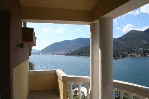 Vila sa tri spavaće sobe na prodaju | Opatovo, Tivat