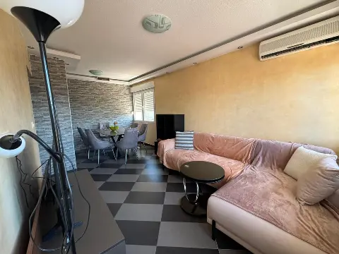 Stan sa dvije spavaće sobe za izdavanje | Centar, Tivat
