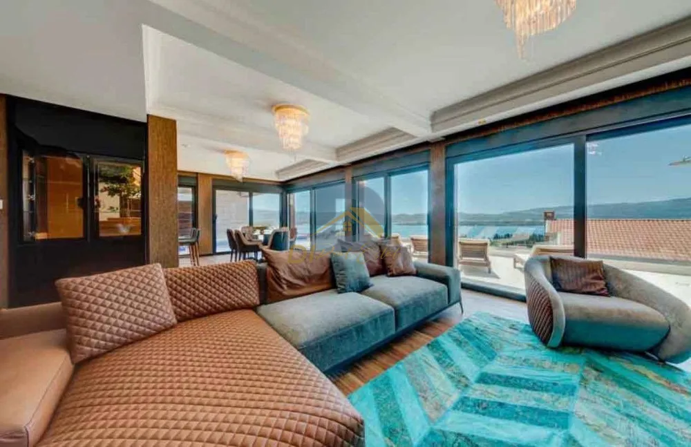 Villa de luxe avec cinq chambres à louer | Tivat