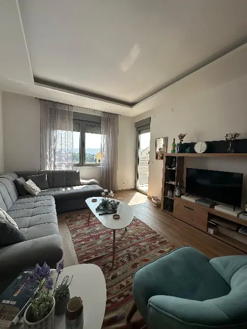 Stan sa jednom spavaćom sobom za izdavanje | Pod Kuk, Tivat